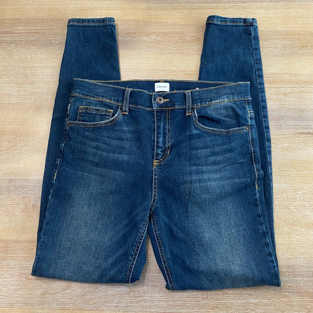 Sneak Peek Midrise Skinny Jeans size 28